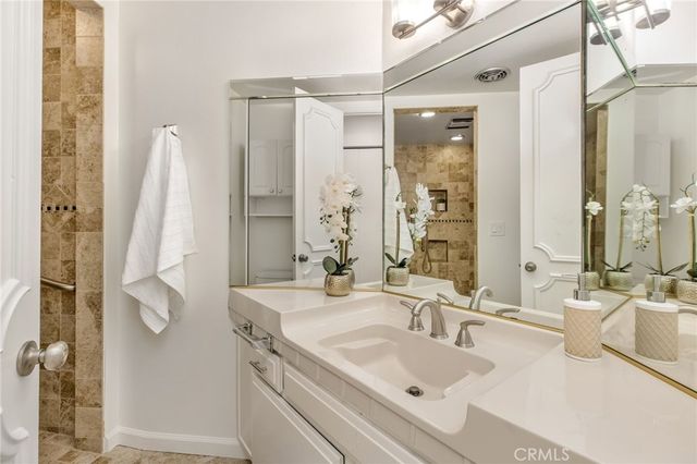 5216 Yarmouth Avenue 105, Encino, CA 91316
