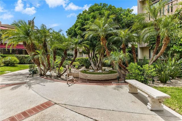 5216 Yarmouth Avenue 105, Encino, CA 91316