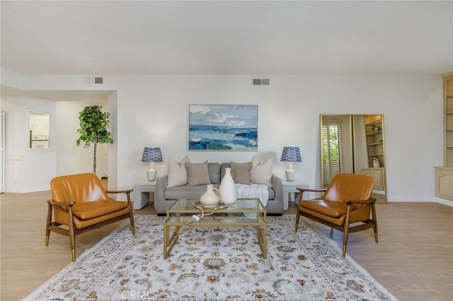 5216 Yarmouth Avenue 105, Encino, CA 91316