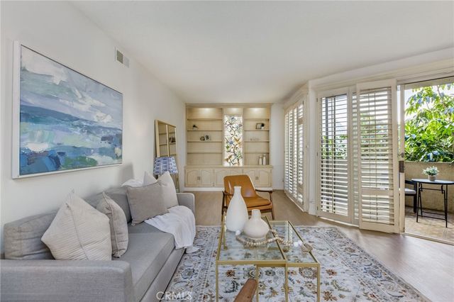 5216 Yarmouth Avenue 105, Encino, CA 91316