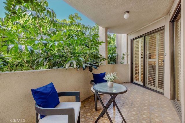 5216 Yarmouth Avenue 105, Encino, CA 91316