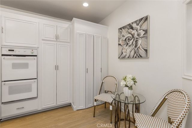5216 Yarmouth Avenue 105, Encino, CA 91316