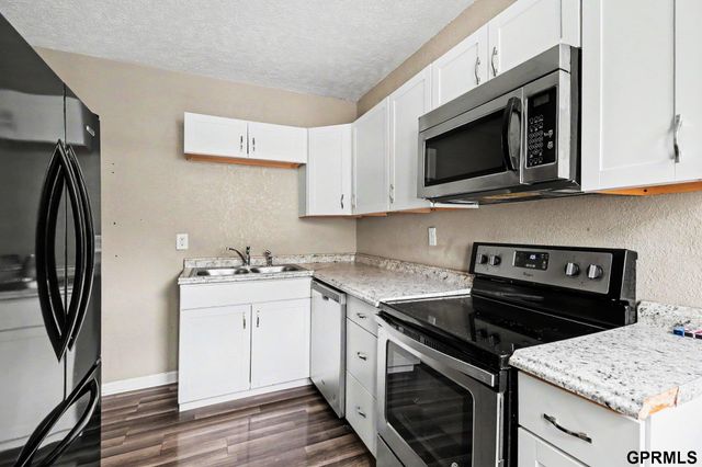 3076 S 34Th Street, Omaha, NE 68105