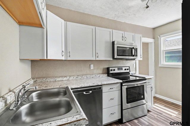 3076 S 34Th Street, Omaha, NE 68105