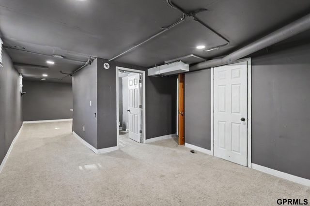 3076 S 34Th Street, Omaha, NE 68105