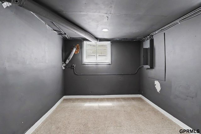 3076 S 34Th Street, Omaha, NE 68105
