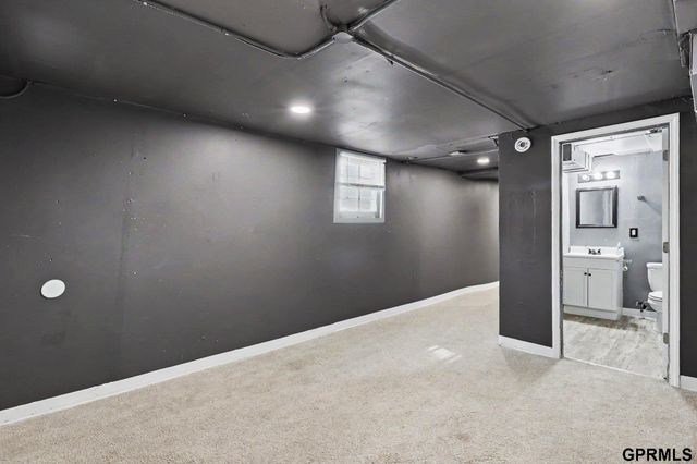 3076 S 34Th Street, Omaha, NE 68105