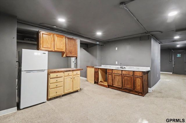 3076 S 34Th Street, Omaha, NE 68105