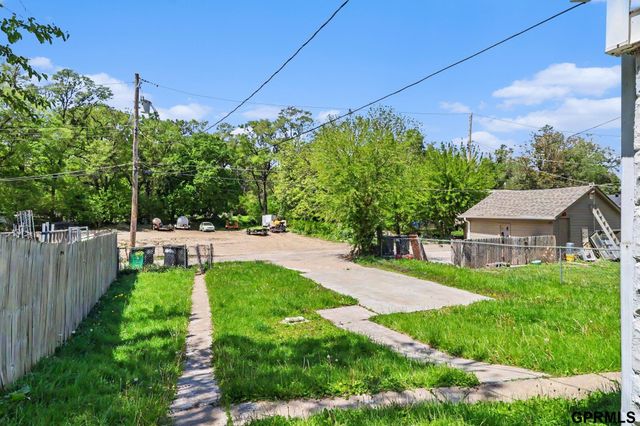 3076 S 34Th Street, Omaha, NE 68105