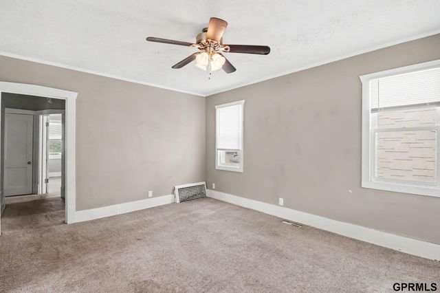 3076 S 34Th Street, Omaha, NE 68105