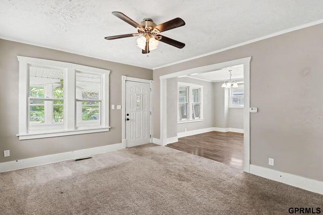 3076 S 34Th Street, Omaha, NE 68105