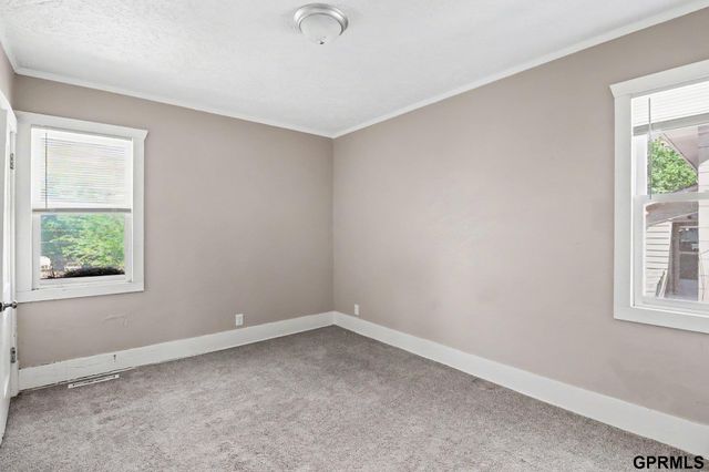 3076 S 34Th Street, Omaha, NE 68105