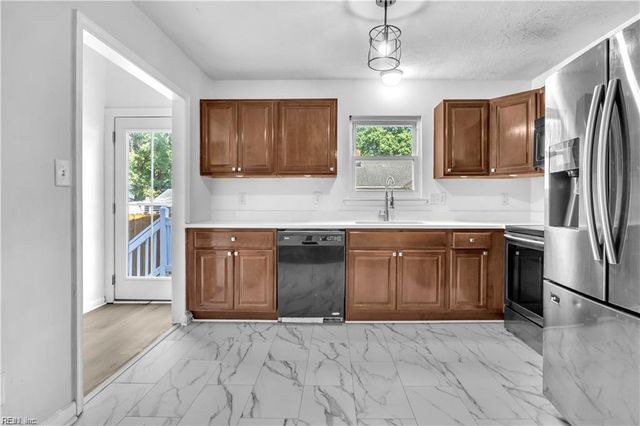 11 Alpine ST, Newport News, VA 23606