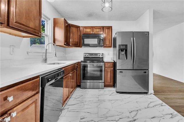 11 Alpine ST, Newport News, VA 23606