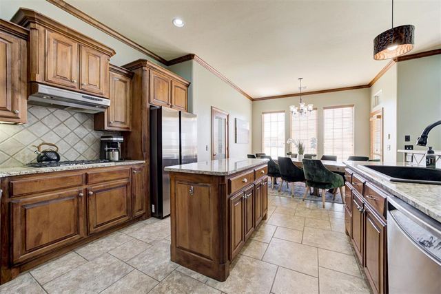 8108 Redhawk Lane, Edmond, OK 73034