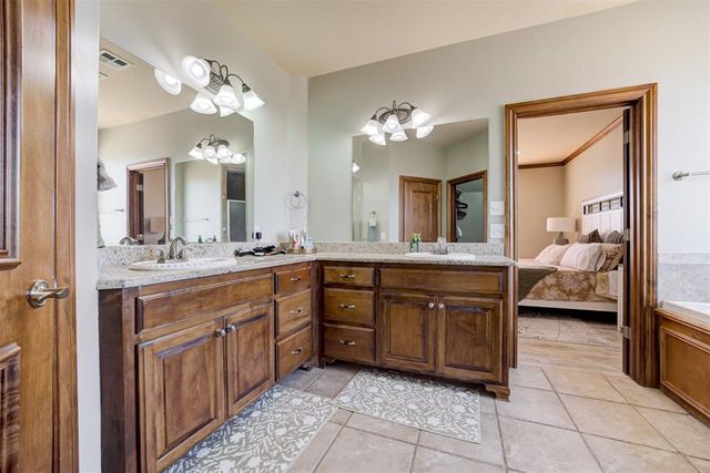 8108 Redhawk Lane, Edmond, OK 73034