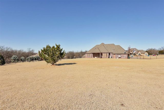 8108 Redhawk Lane, Edmond, OK 73034