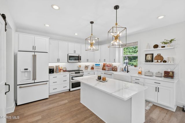 4925 Black Road, Monclova, OH 43542