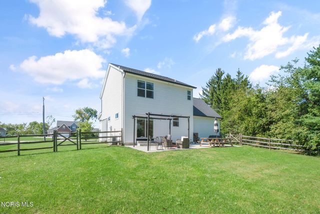 4925 Black Road, Monclova, OH 43542