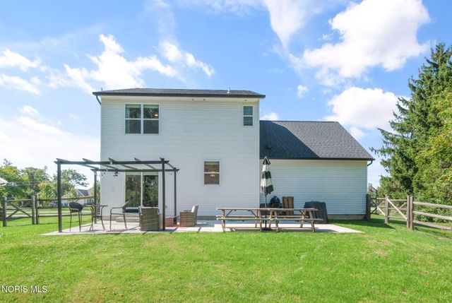 4925 Black Road, Monclova, OH 43542