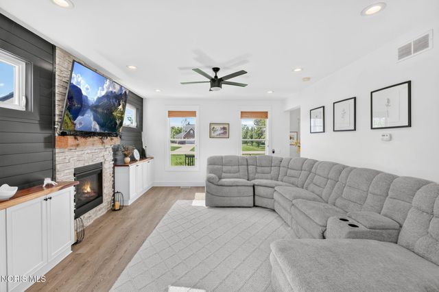 4925 Black Road, Monclova, OH 43542