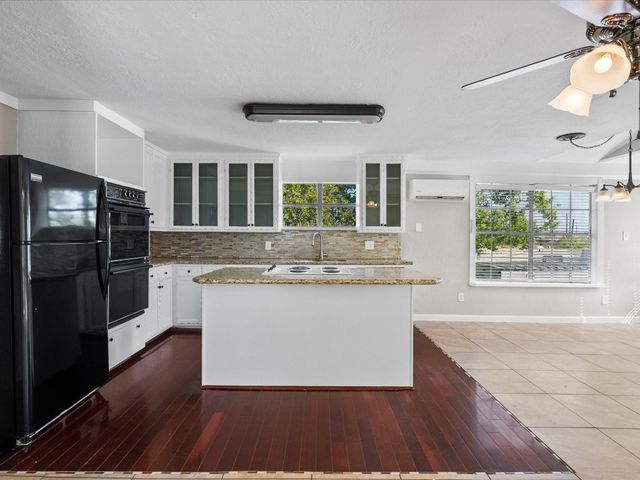 917 21st Street Street, San Leon, TX 77539