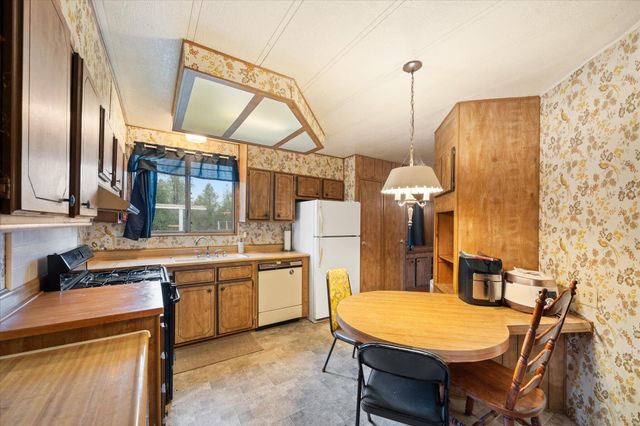 16578 Blue Horse Road, Anderson, CA 96007