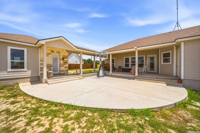 55 LOG CABIN WAY, Poteet, TX 78065