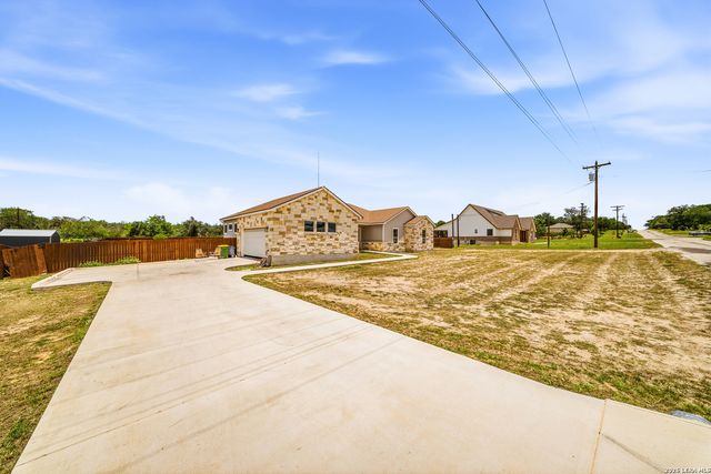 55 LOG CABIN WAY, Poteet, TX 78065