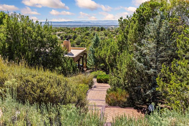720 Panorama, Santa Fe, NM 87501