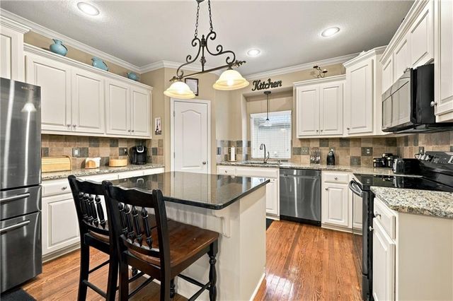 19746 W 120th Terrace, Olathe, KS 66061