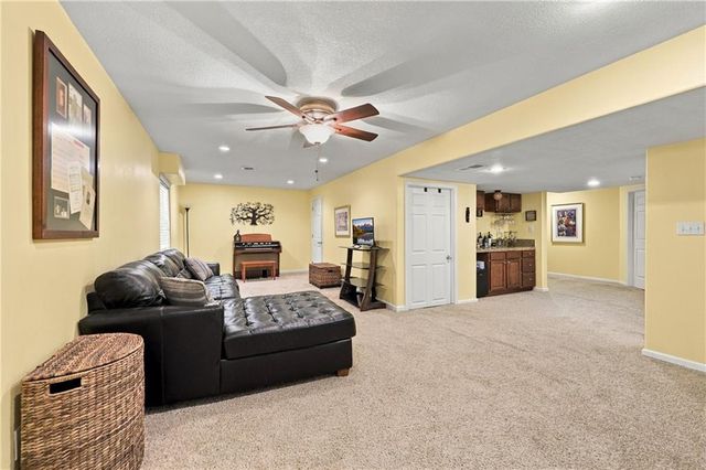19746 W 120th Terrace, Olathe, KS 66061