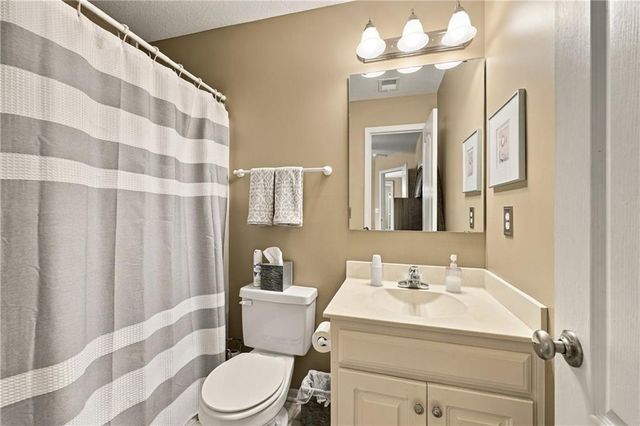 19746 W 120th Terrace, Olathe, KS 66061