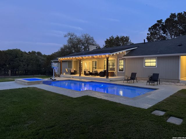 384 Hunters Creek, New Braunfels, TX 78132