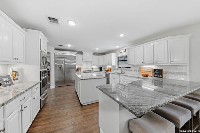 384 Hunters Creek, New Braunfels, TX 78132