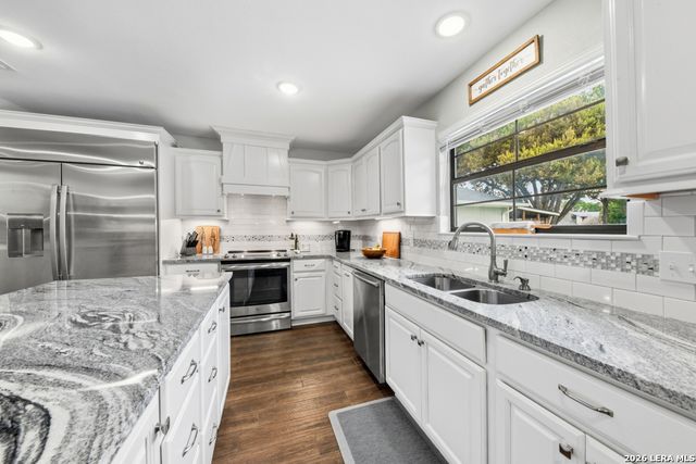 384 Hunters Creek, New Braunfels, TX 78132