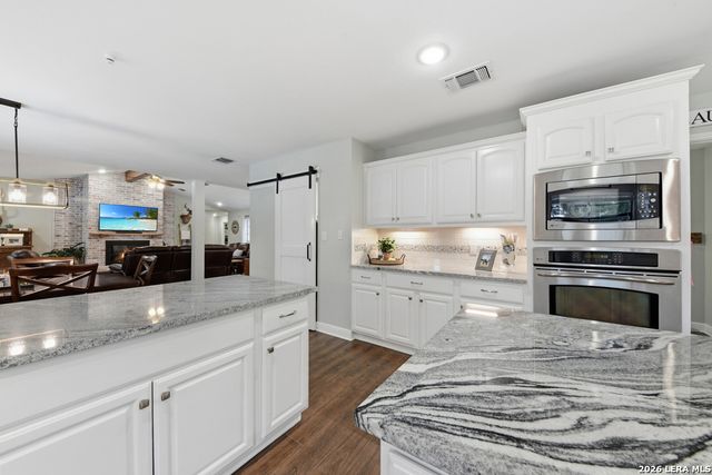 384 Hunters Creek, New Braunfels, TX 78132