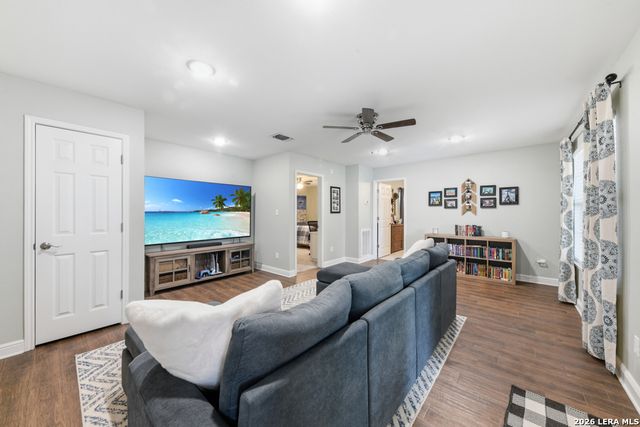 384 Hunters Creek, New Braunfels, TX 78132