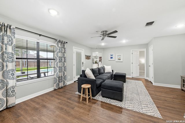 384 Hunters Creek, New Braunfels, TX 78132