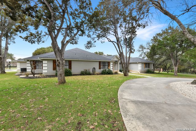 384 Hunters Creek, New Braunfels, TX 78132