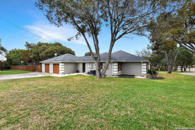 384 Hunters Creek, New Braunfels, TX 78132