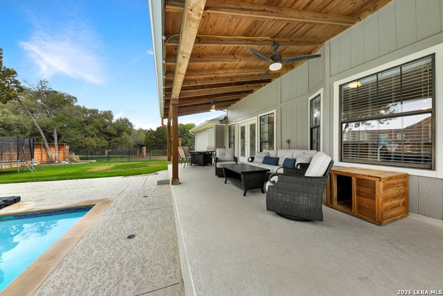 384 Hunters Creek, New Braunfels, TX 78132