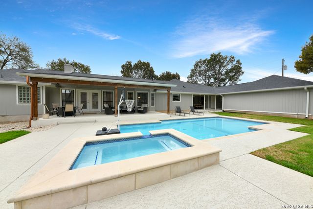 384 Hunters Creek, New Braunfels, TX 78132