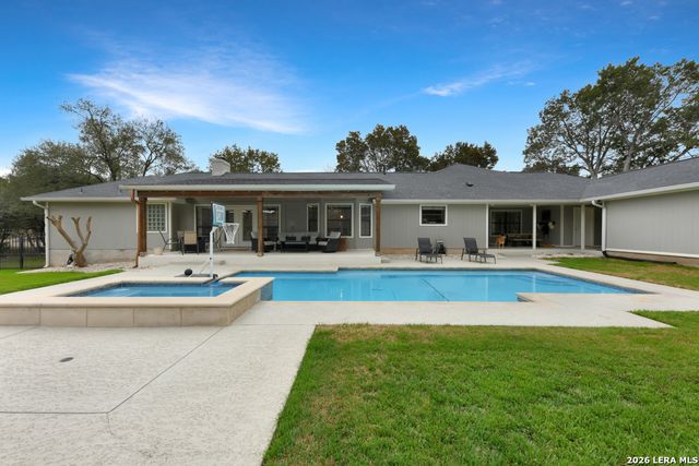 384 Hunters Creek, New Braunfels, TX 78132