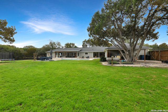 384 Hunters Creek, New Braunfels, TX 78132