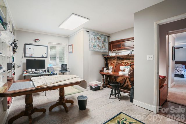 560 11th Avenue Circle NW, Hickory, NC 28601