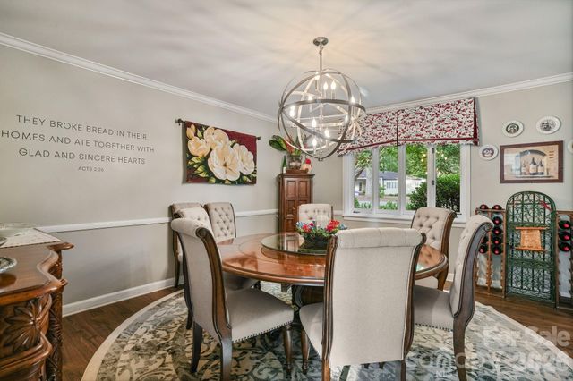 560 11th Avenue Circle NW, Hickory, NC 28601