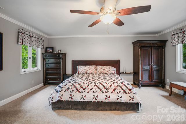 560 11th Avenue Circle NW, Hickory, NC 28601
