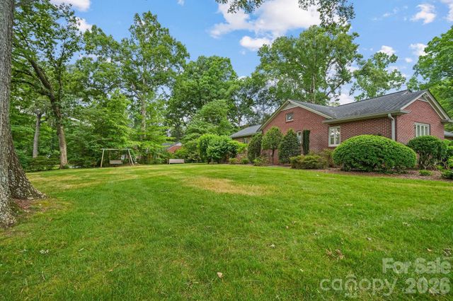 560 11th Avenue Circle NW, Hickory, NC 28601