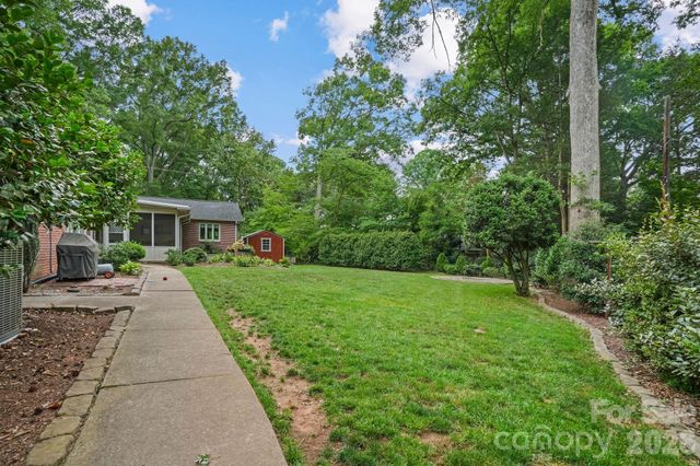 560 11th Avenue Circle NW, Hickory, NC 28601